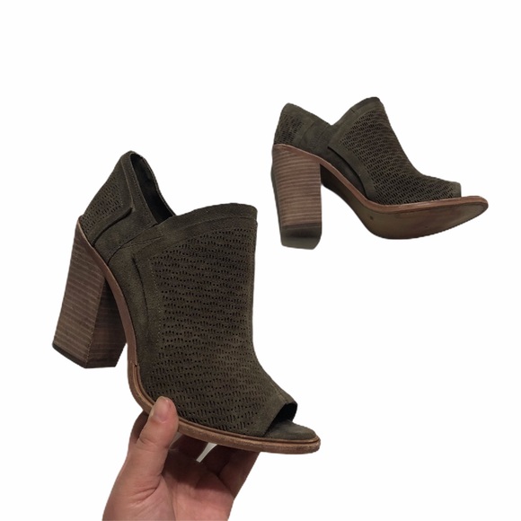 Vince Camuto Tornado 01 Karini Booties - Picture 2 of 13